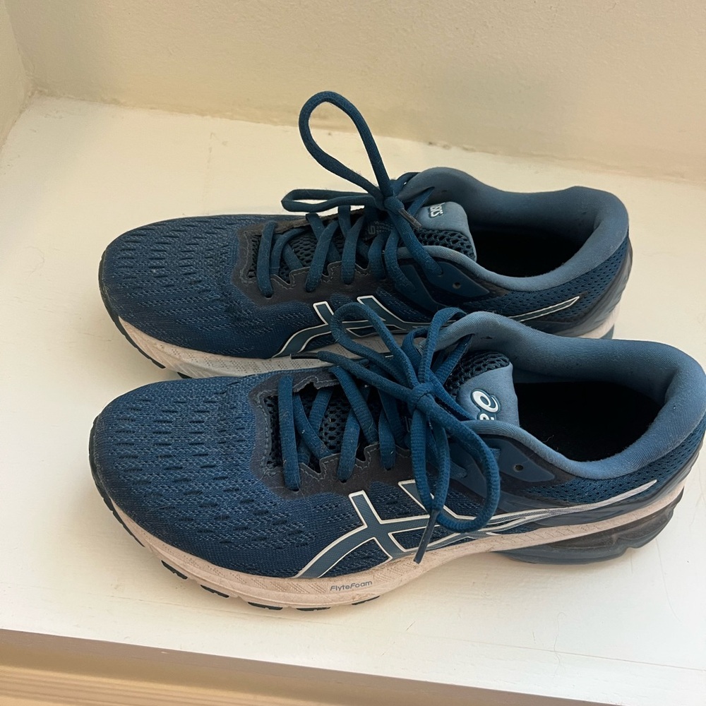 ASICS Women's Running Shoes, size 10 - Picture 3 of 5